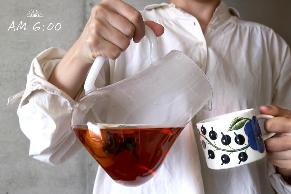 パラティッシカップで朝のティータイムの画像