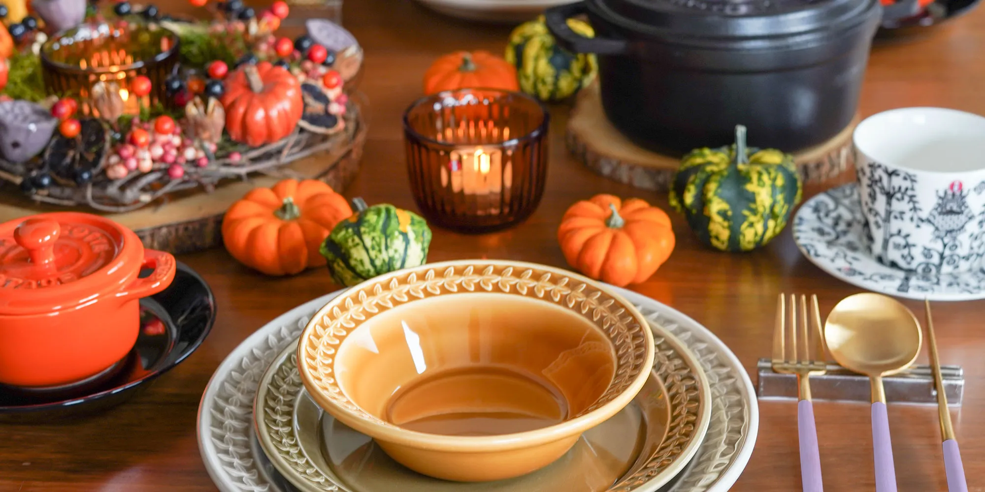 秋のテーブルコーディネート画像