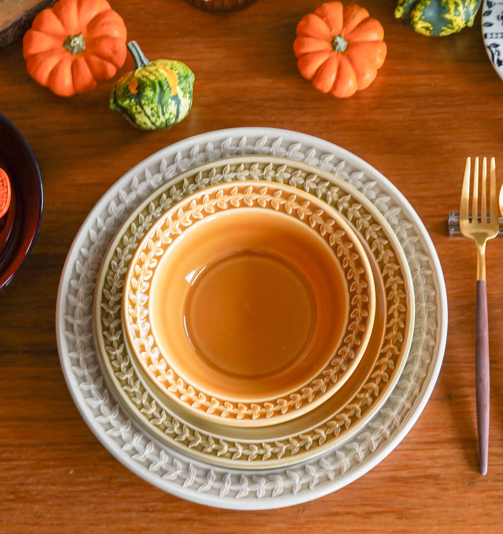 秋のテーブルコーディネート画像