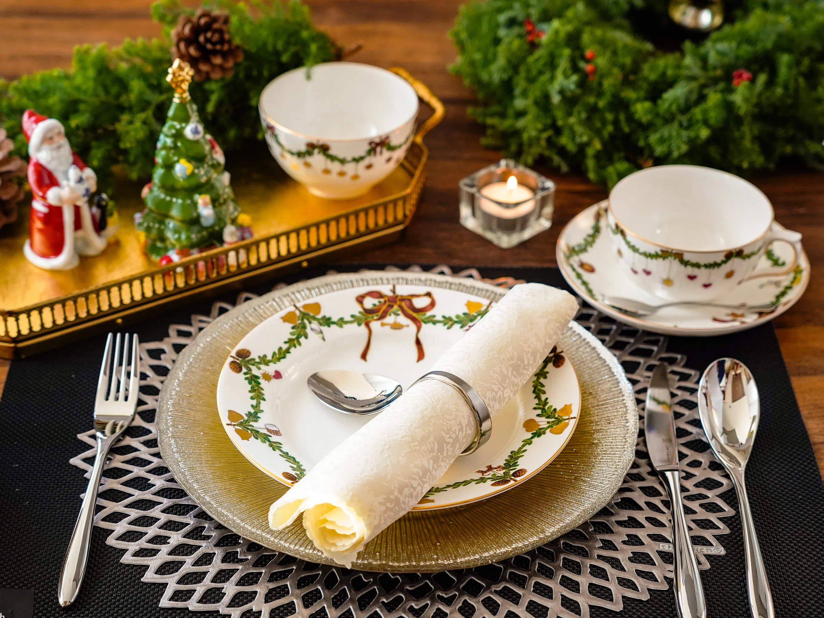 クリスマスのテーブルコーディネートの画像