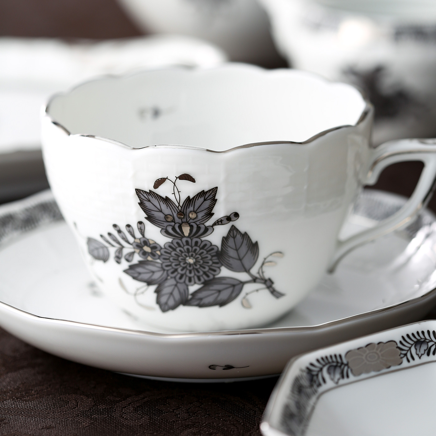 アポニーブラックプラチナ カップの画像