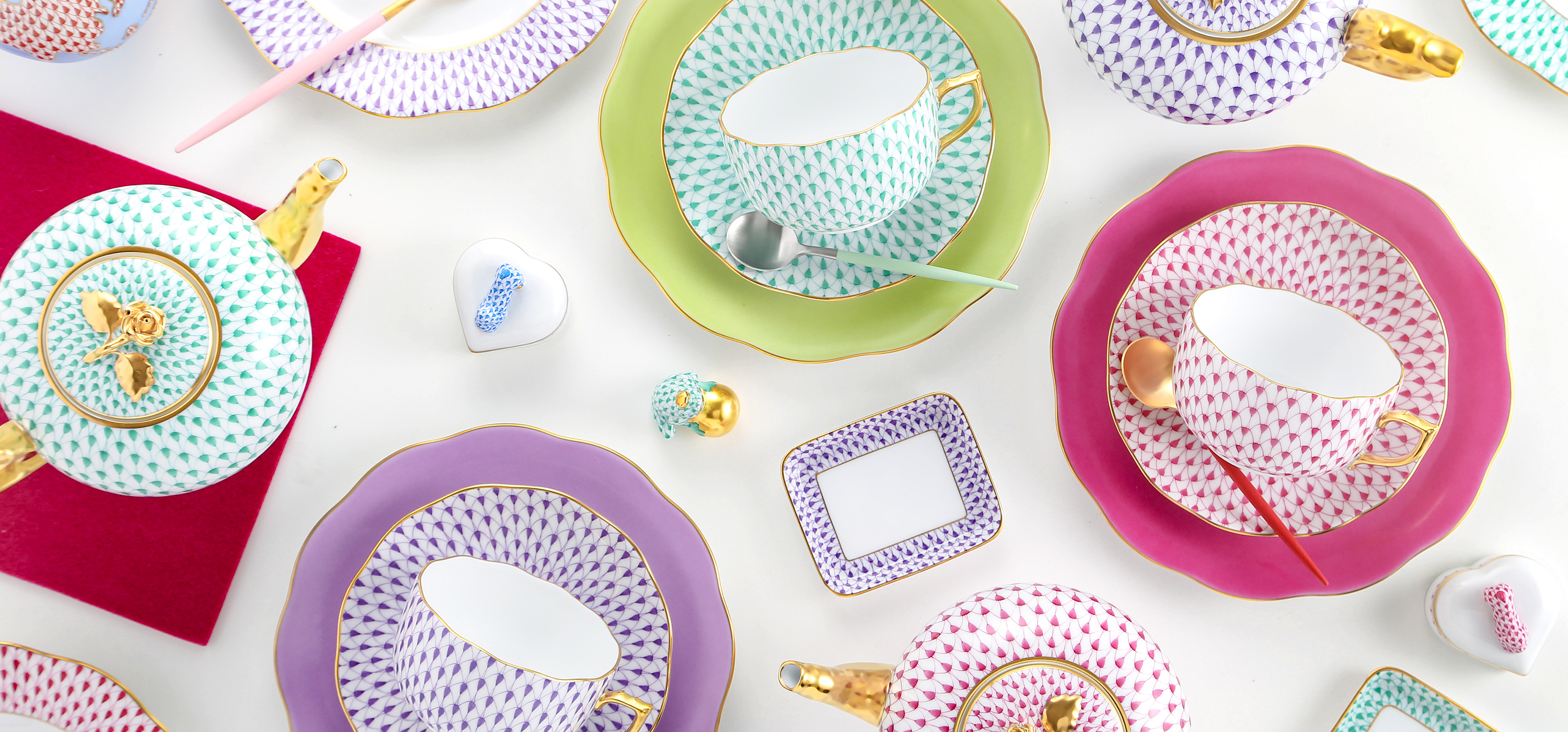 ヘレンド エカイユとシルクリボンの画像