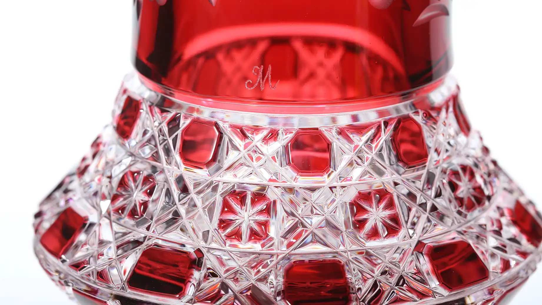 カットとMマークの画像