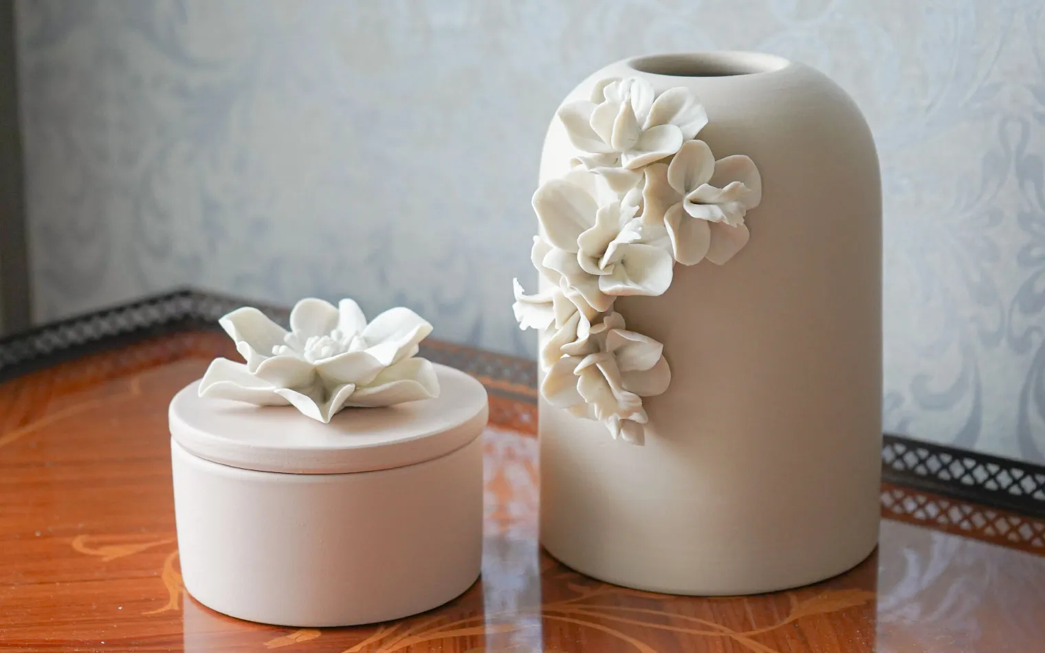 イタリア、メッツァルーナ工房 ～花びらが特徴の小物入れ・フラワー