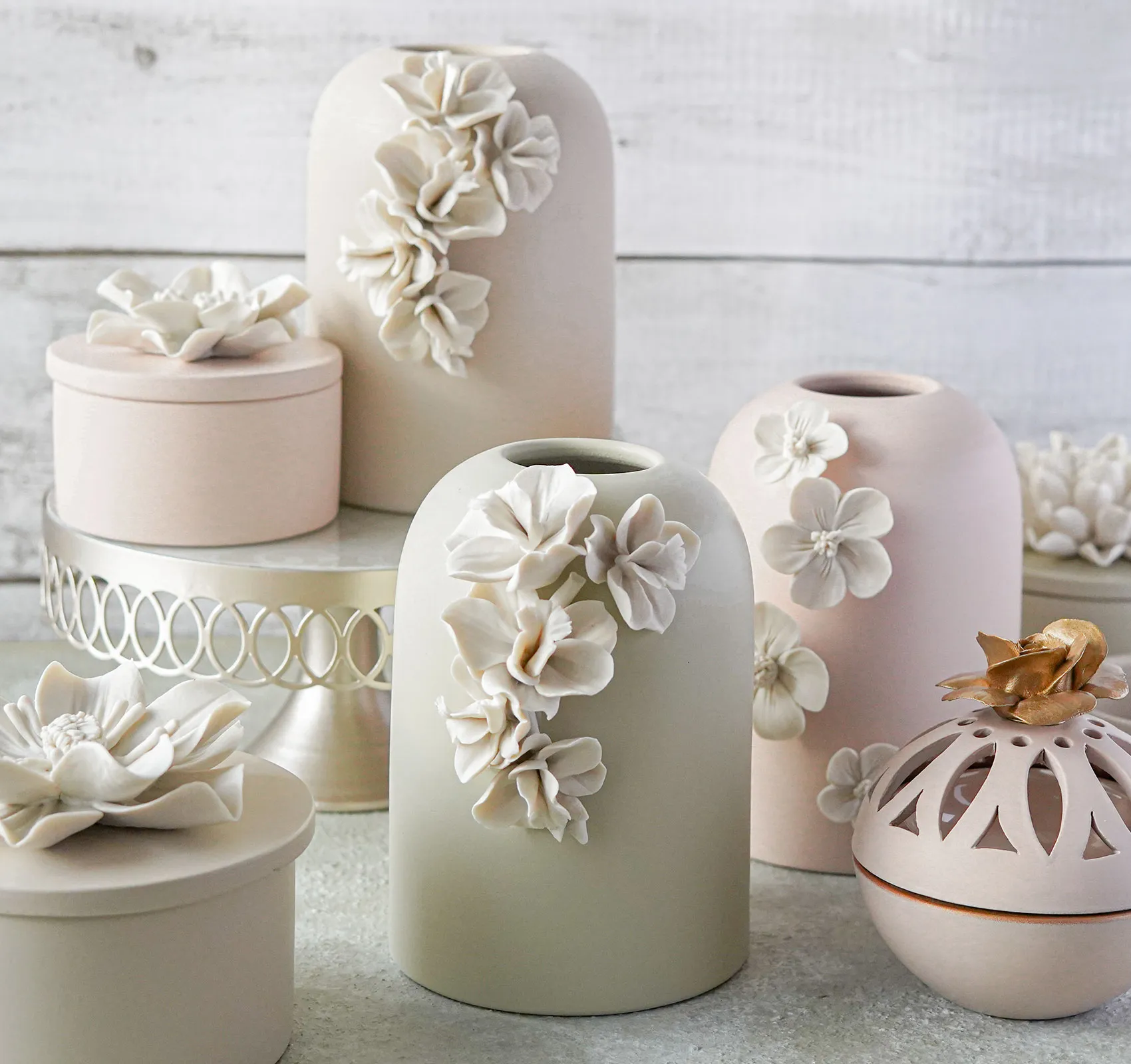 イタリア、メッツァルーナ工房 ～花びらが特徴の小物入れ・フラワー