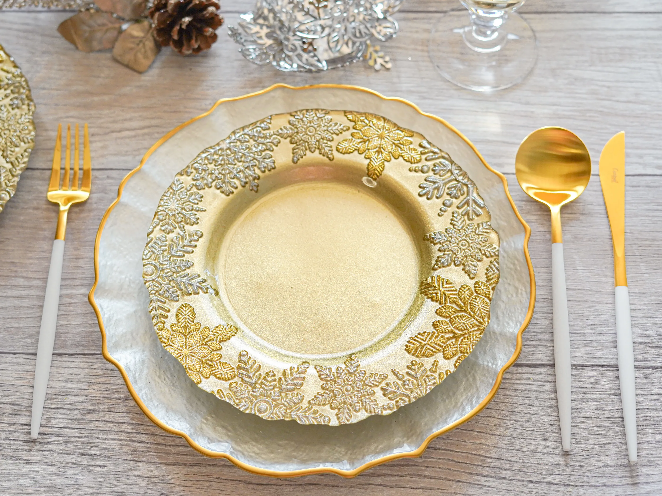 Vetro Felice 新作スノー｜雪の結晶が輝くガラスプレート | ブランド