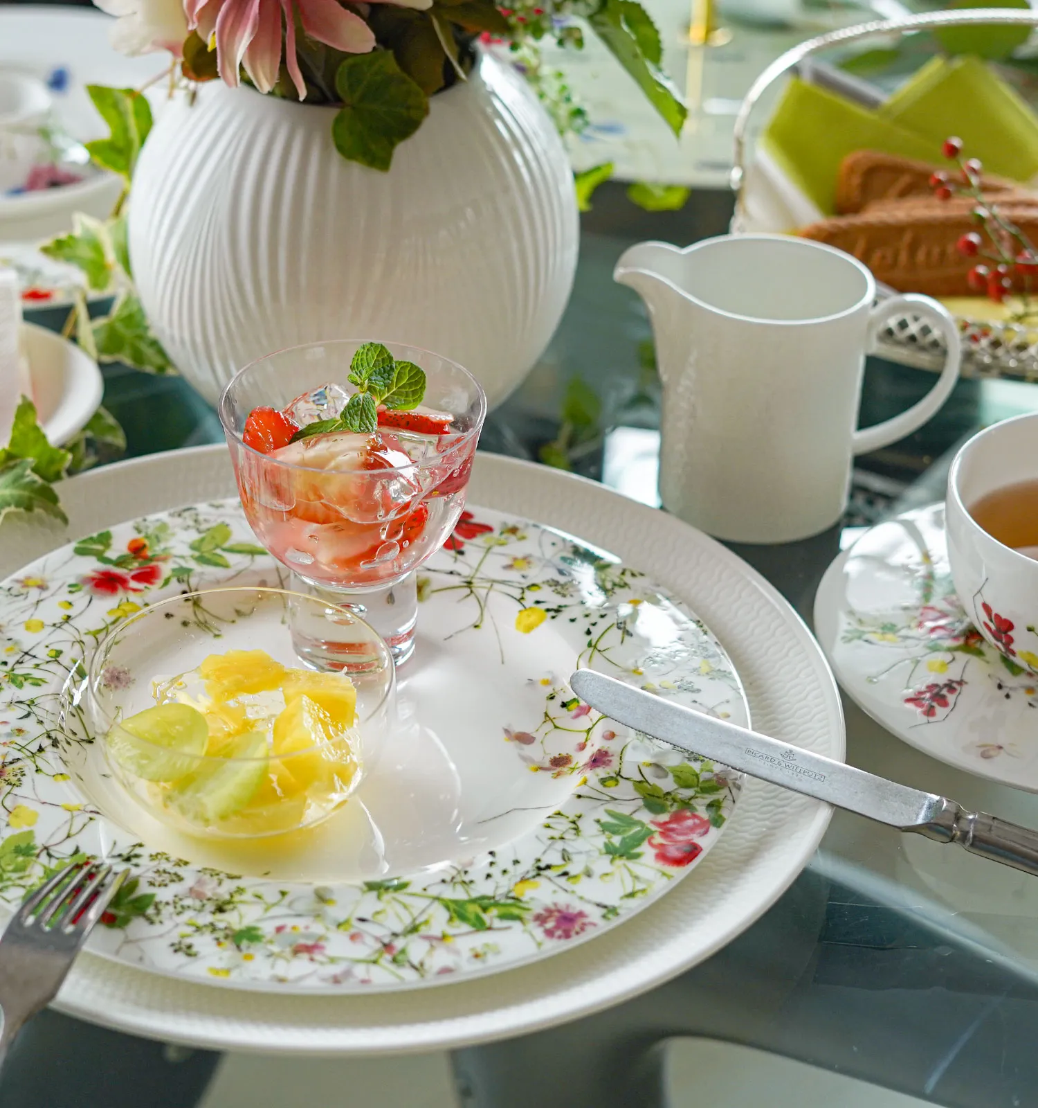 春のテーブル画像