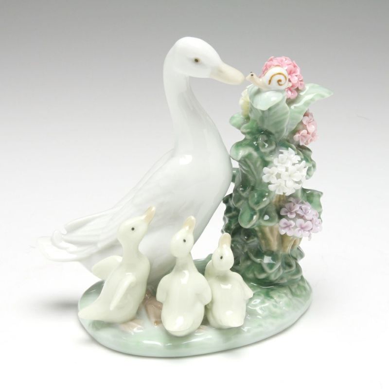 リヤドロ カタツムリとアヒル達 1439 Lladro フィギュリ かたつむりとアヒルたち | リヤドロ公式オンライン