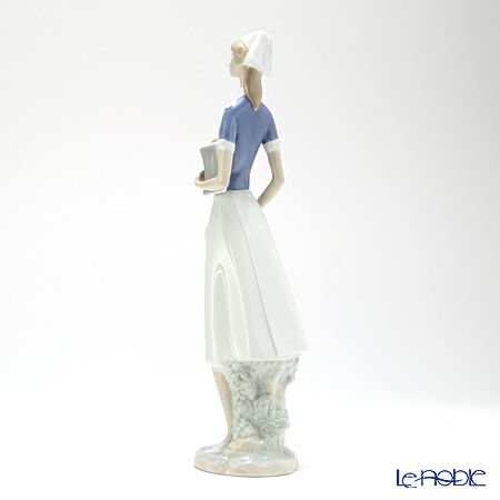 リヤドロ 優しいナース 4603