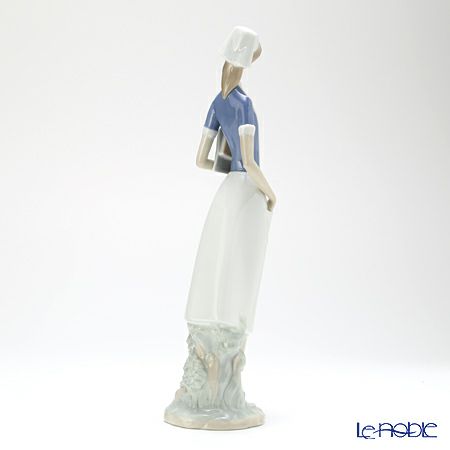 リヤドロ 優しいナース 4603