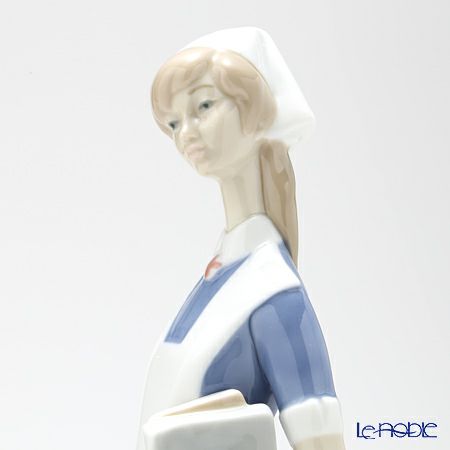 リヤドロ 優しいナース 4603