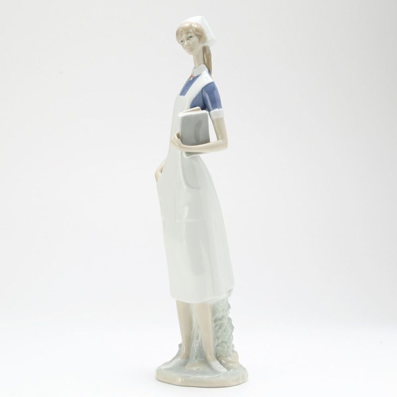 リヤドロ 優しいナース 4603