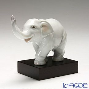 リヤドロ 幸運のゾウ 08036 台座付