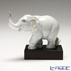 リヤドロ 幸運のゾウ 08036 台座付