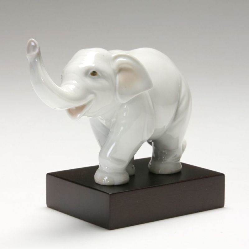 リヤドロ 幸運のゾウ 08036 台座付
