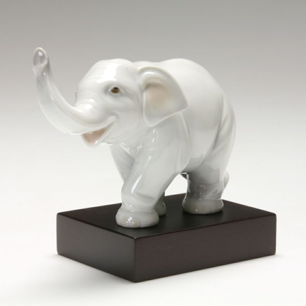 リヤドロ 幸運のゾウ 08036 台座付