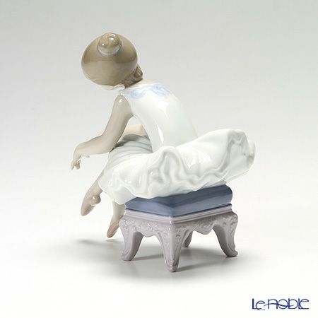 リヤドロ リトルバレリーナ（出番前） 08125