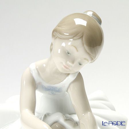 リヤドロ リトルバレリーナ（出番前） 08125