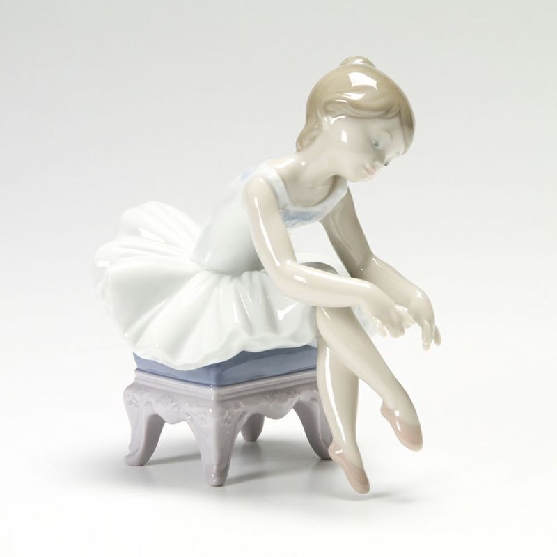 リヤドロ リトルバレリーナ（出番前） 08125