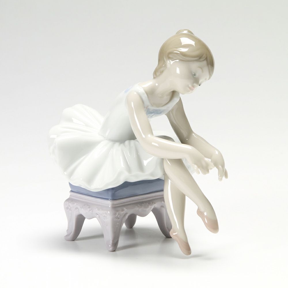 リヤドロ リトルバレリーナ（出番前） 08125