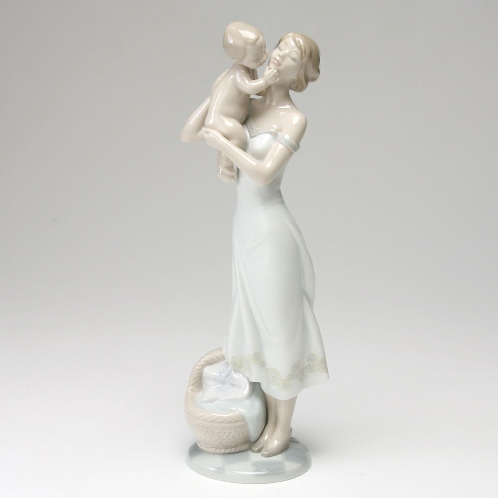 リヤドロ 無償の愛 8244