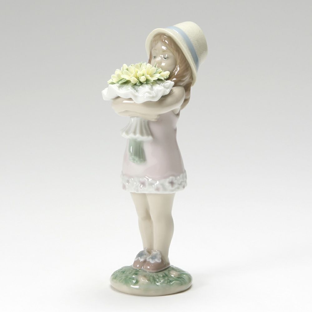 リヤドロ あなたに花を 8313 | ブランド洋食器専門店ル・ノーブル 公式