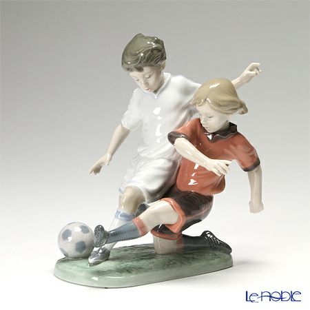 リヤドロ 未来のストライカー 8401