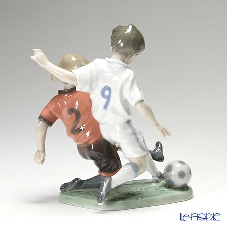 リヤドロ 未来のストライカー 8401