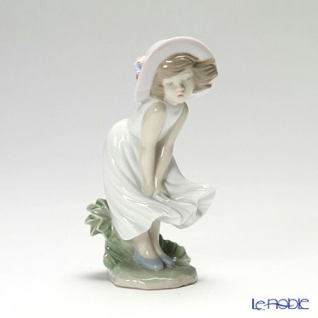 リヤドロ 風と遊ぶマリリン 8630