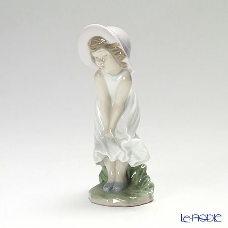 リヤドロ 風と遊ぶマリリン 8630