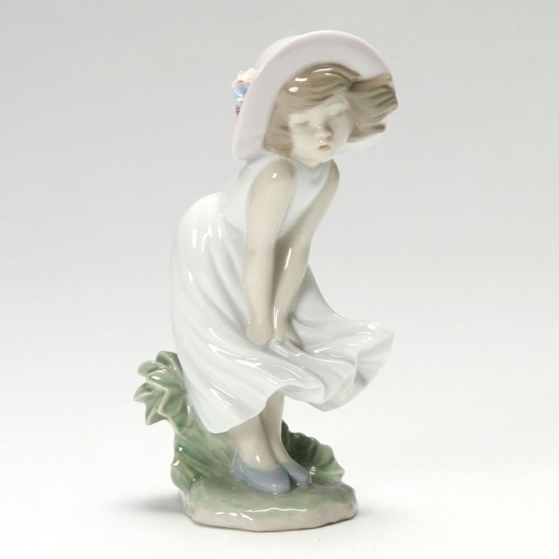 リヤドロ 風と遊ぶマリリン 8630