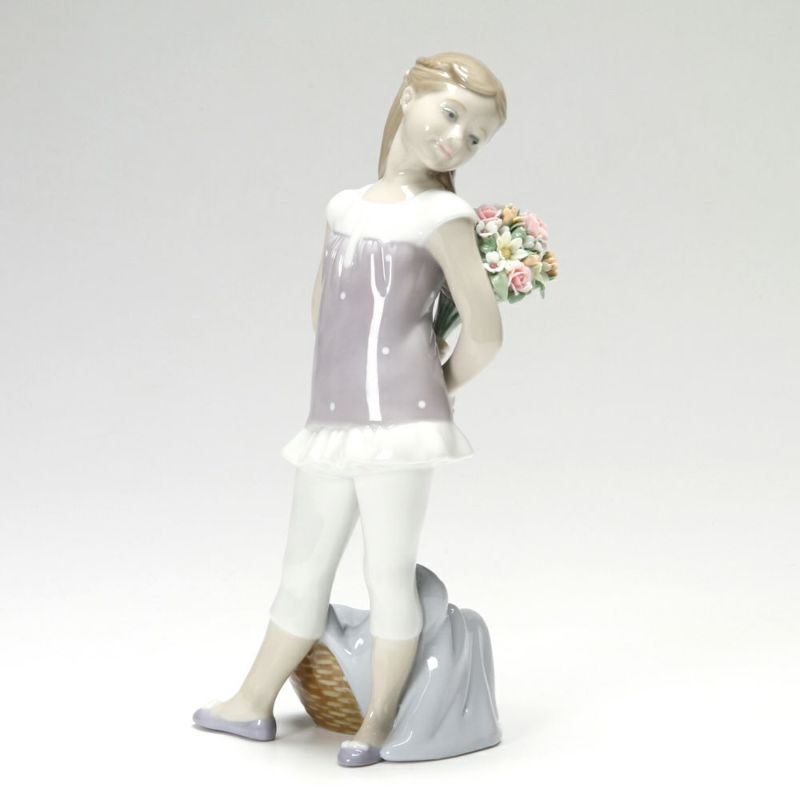 リヤドロ 花束の贈り物 8632