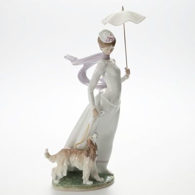 リヤドロ ショールの貴婦人 08679 | ブランド洋食器専門店ル・ノーブル