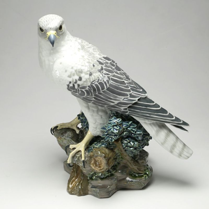 リヤドロ シロハヤブサ 8722