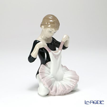 リヤドロ デビューの衣装 8771