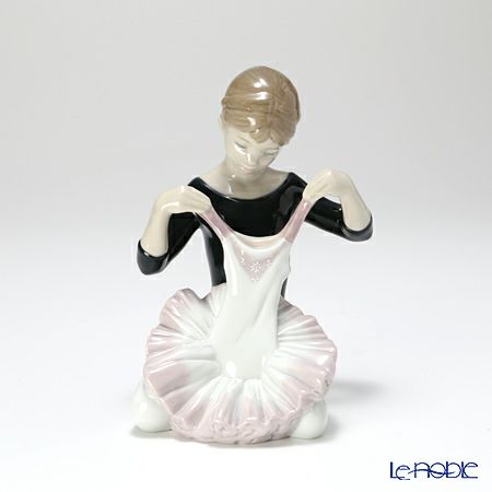 リヤドロ デビューの衣装 8771