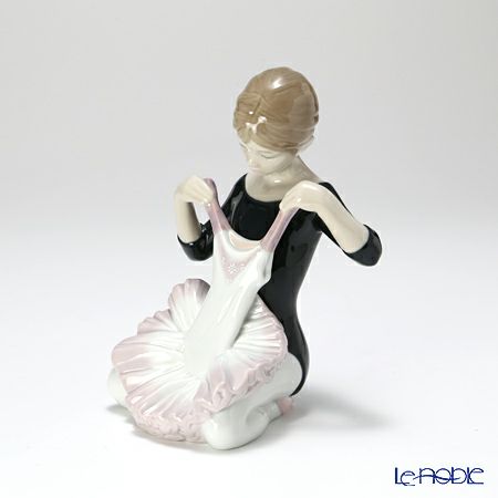 リヤドロ デビューの衣装 8771