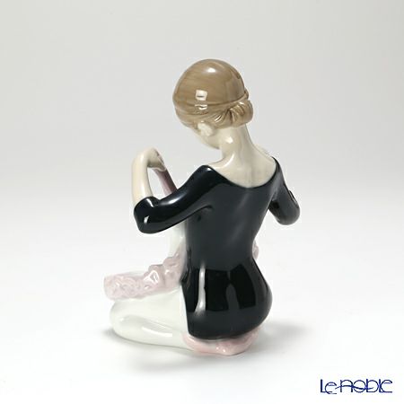 リヤドロ デビューの衣装 8771