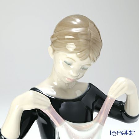 リヤドロ デビューの衣装 8771