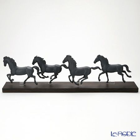 リヤドロ Galloping Herd Black 09085