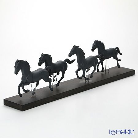 リヤドロ Galloping Herd Black 09085
