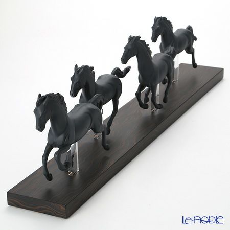 リヤドロ Galloping Herd Black 09085