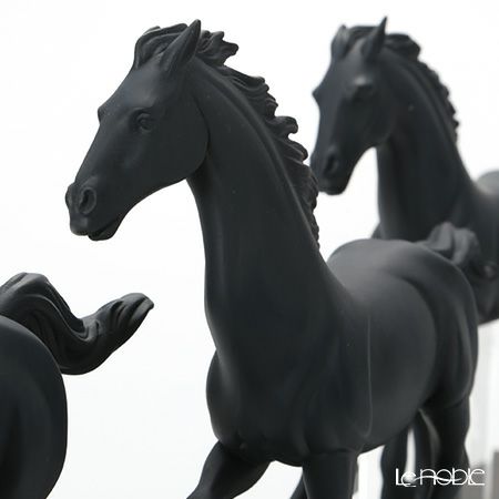 リヤドロ Galloping Herd Black 09085