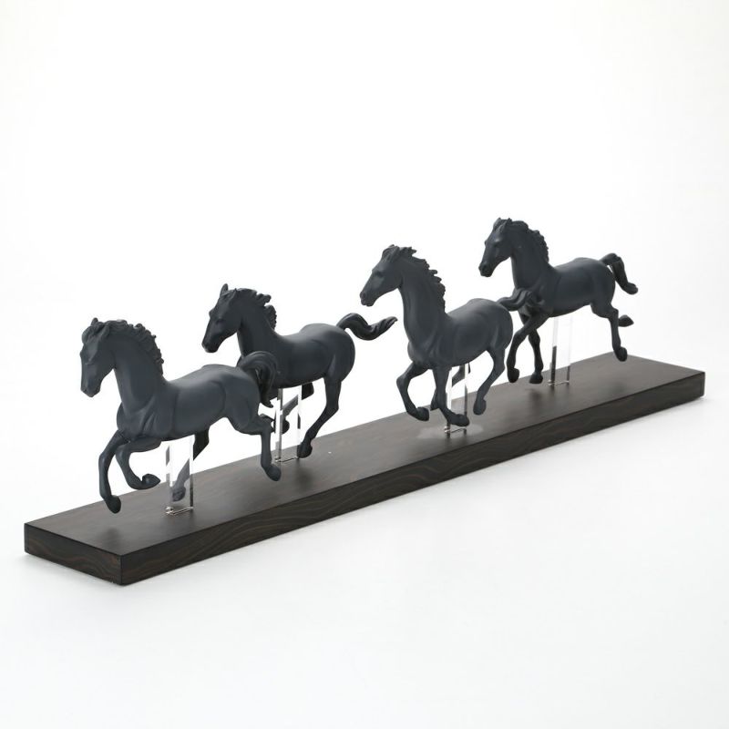 リヤドロ Galloping Herd Black 09085