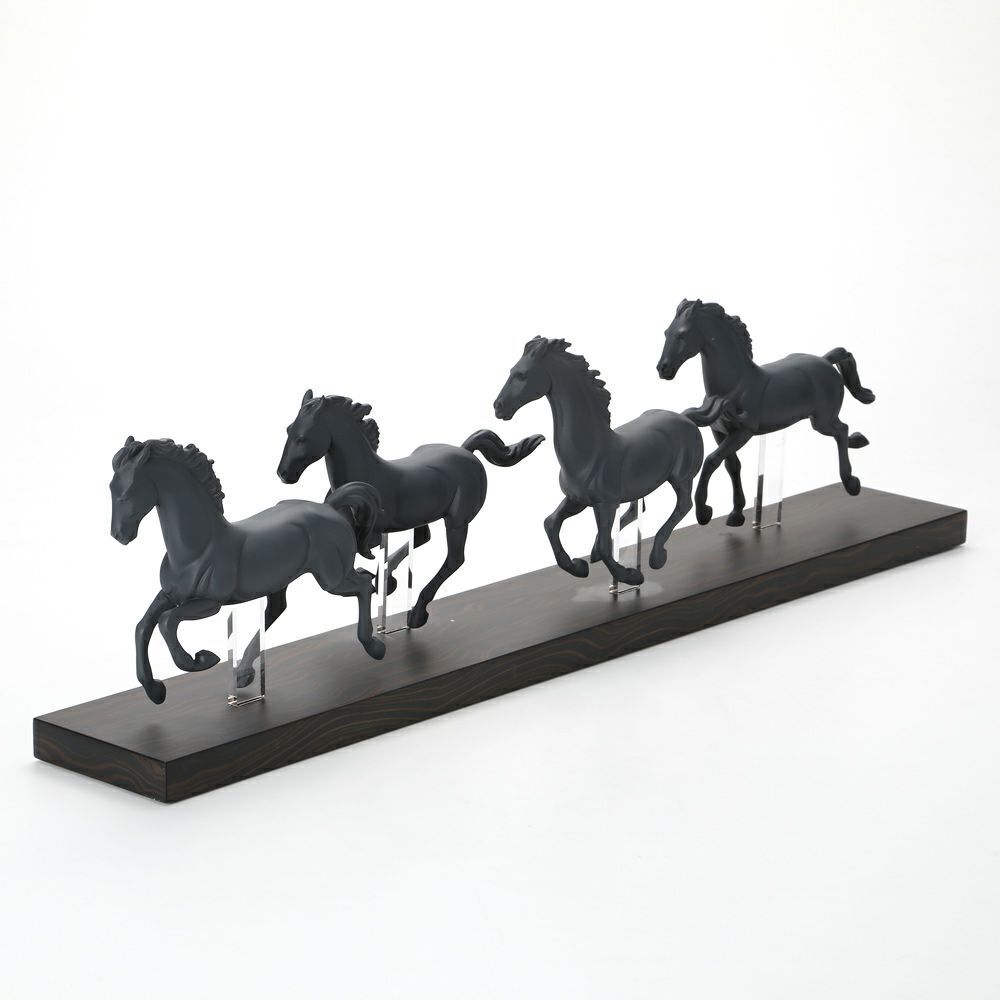 リヤドロ Galloping Herd Black 09085