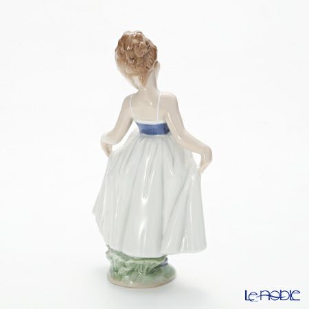 リヤドロ ドレスでおめかし 09172