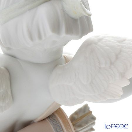 リヤドロ ハートに命中 9209