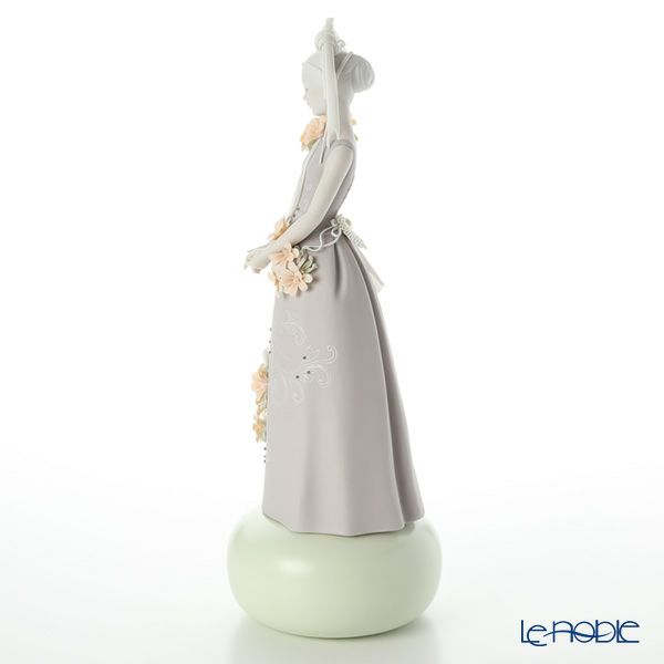 リヤドロ オート・アリュール （高貴） 09359（42×15cm）