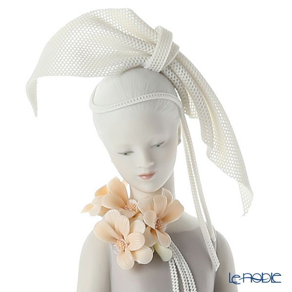 リヤドロ オート・アリュール （高貴） 09359（42×15cm）