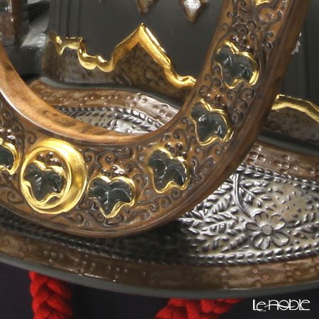 リヤドロ 兜 13041（限定3500体）